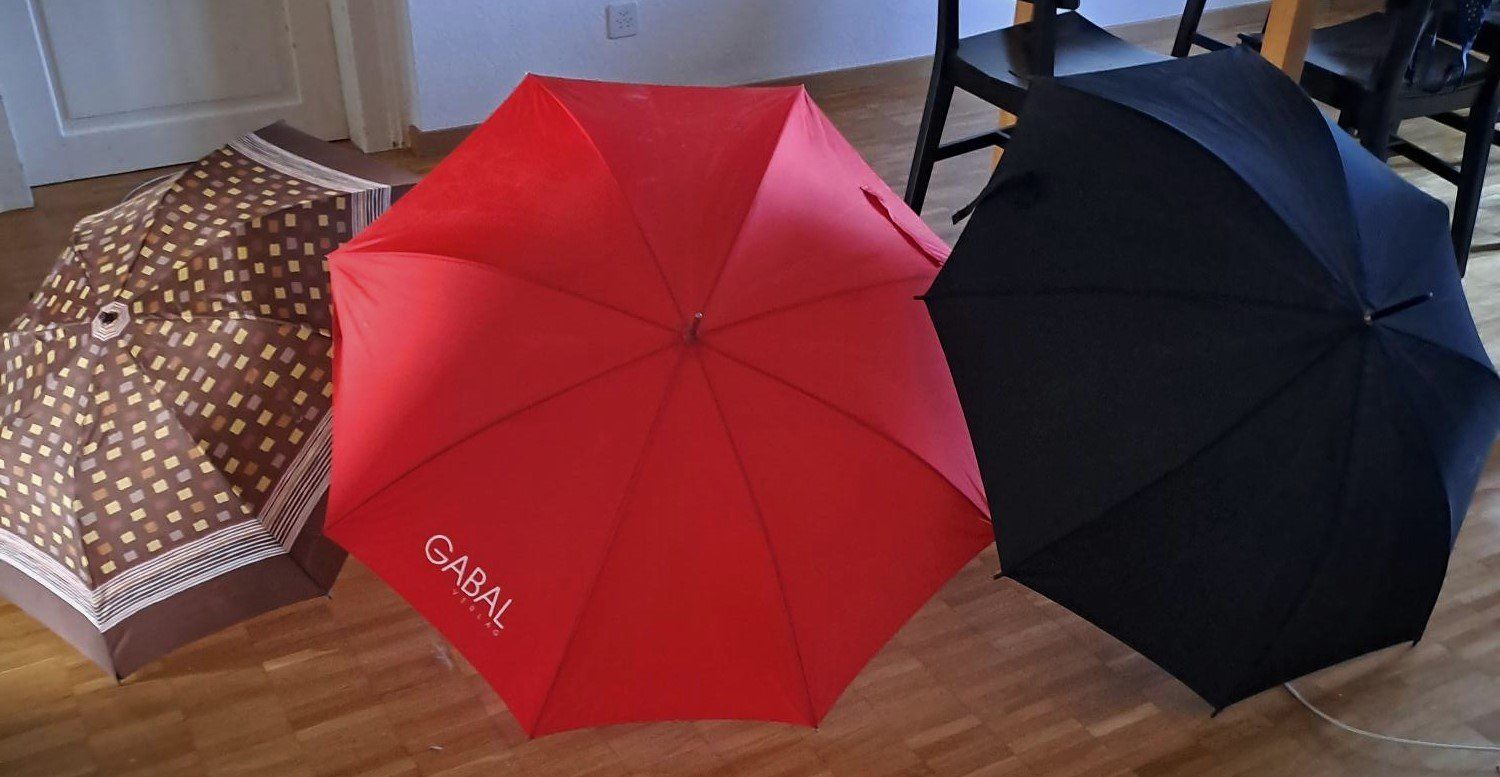 Regenschirme: Drei schöne Regenschirme – Gebraucht aus Zürich von leachim321
