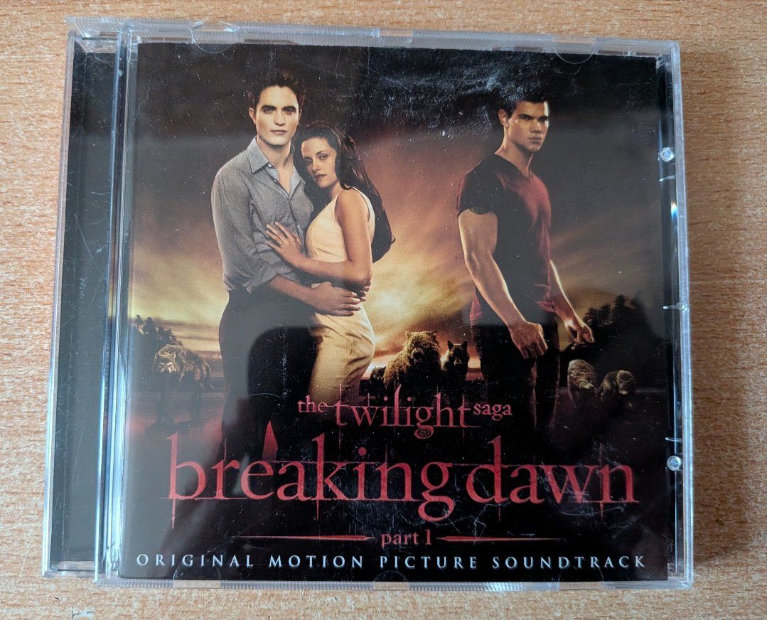 CDs: The Twilight saga - breaking dawn part 1 – Gebraucht aus Cernier von Poussetofiol