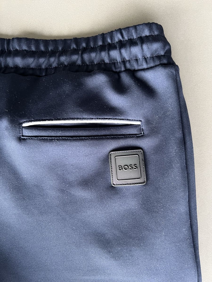 Hugo Boss Pantalons: Boss - training - 12 ans – D'occasion à Ste-Croix par Caramel31 3