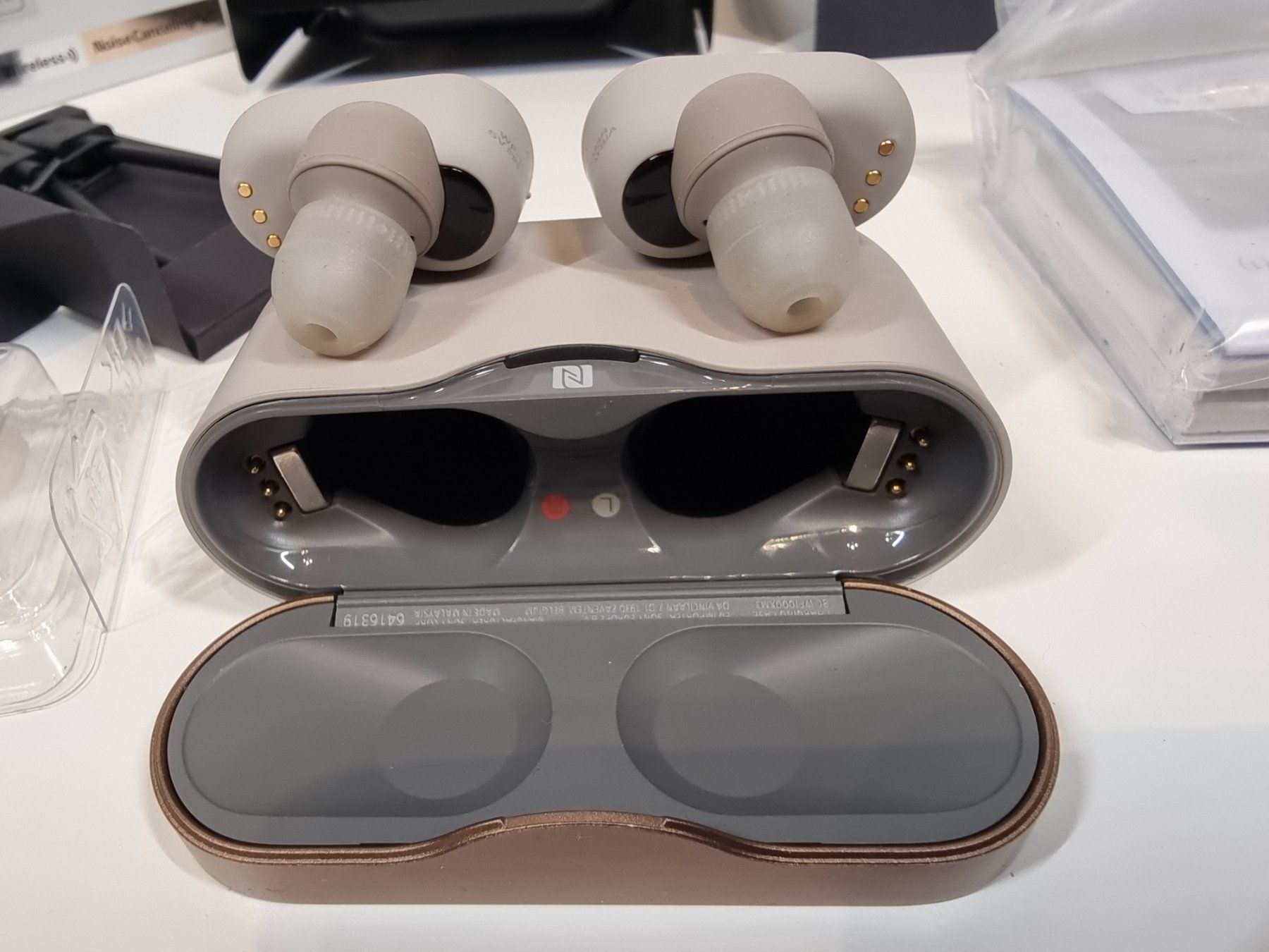 Sony Cuffie: SONY WF-1000XM3 écouteurs – Nuovo (secondo la descrizione) da Carouge GE venduto da pro_xrm5 4