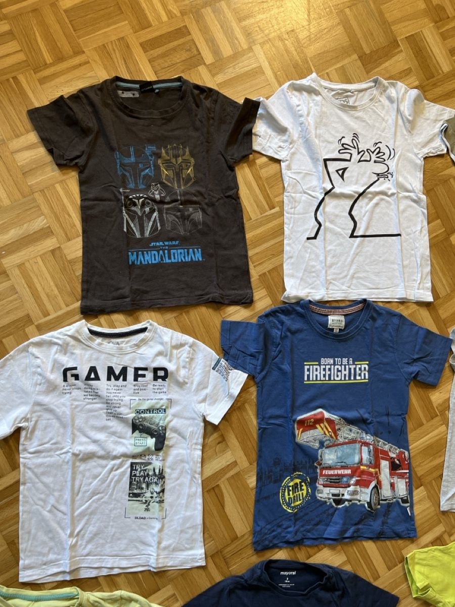 Lotti & Set di vestiti: T-Shirt-Paket - Grösse 128 – Usato da Zuchwil venduto da Commander0 1