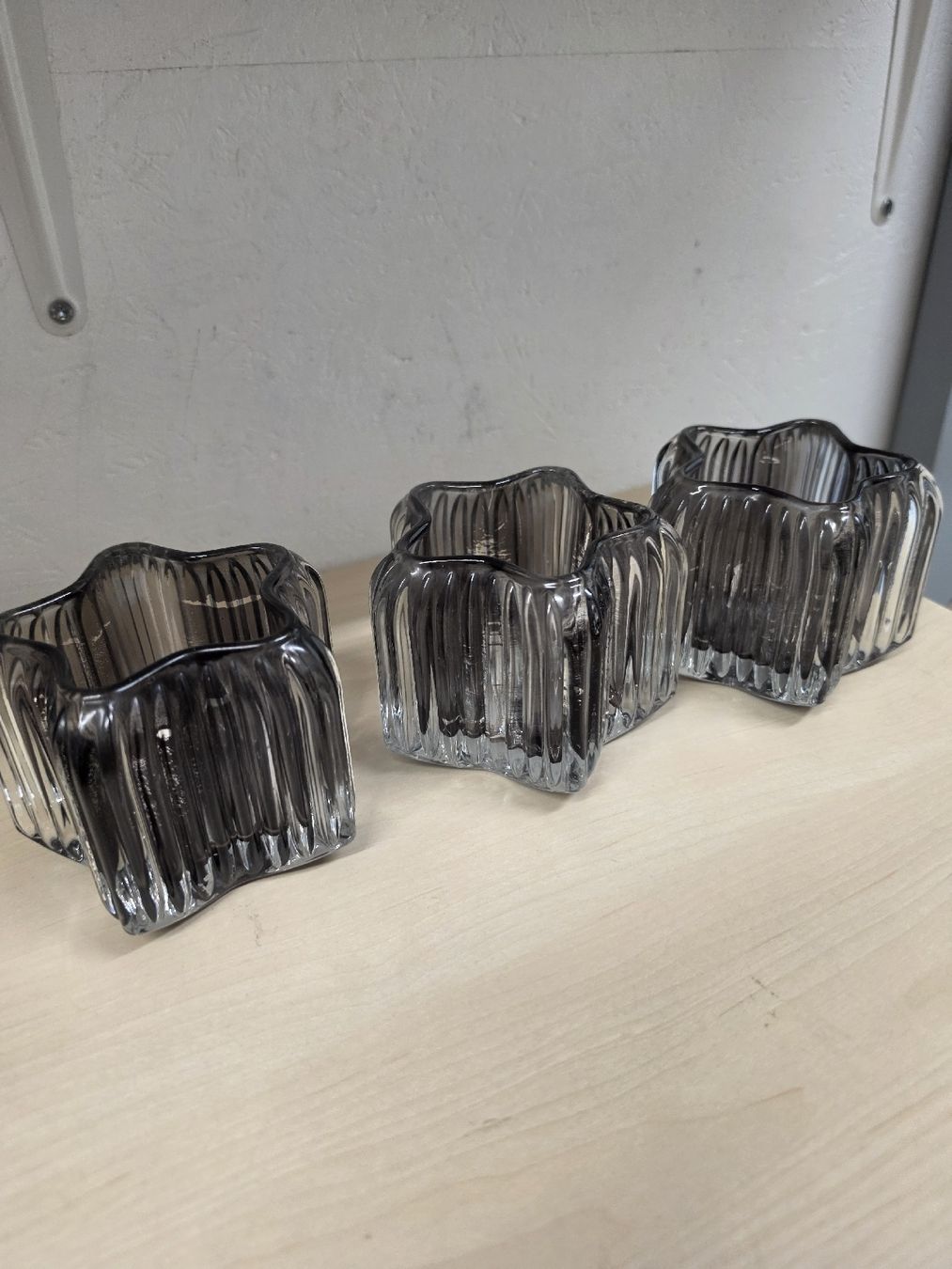 Tutte le decorazioni: Glas grau 3 Stk. ca. 8cm H gut – Usato da Herisau venduto da Antiques.AR 1