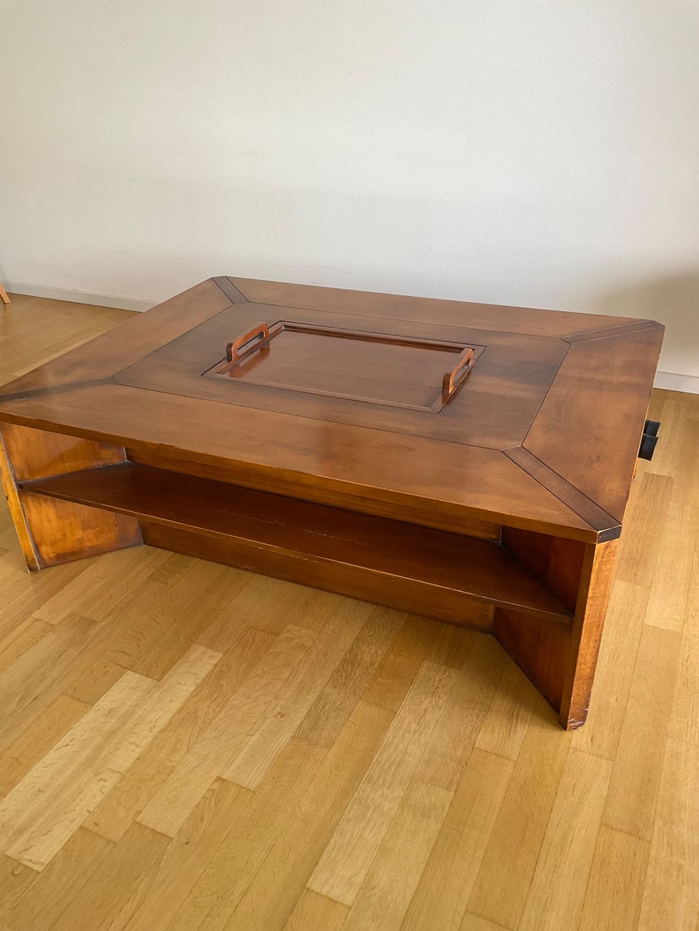 Gloster Tables: Coutisch massiv aus Kirschholz – D'occasion à Paradiso par Cschreiner 1
