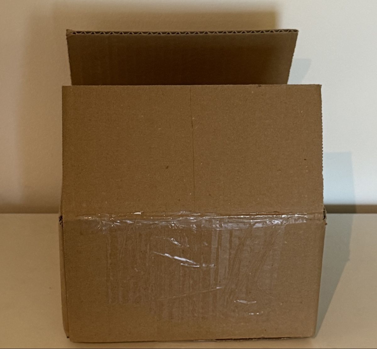 Kartons: Colis mystère valeur minimum 30.-  – Neu (gemäss Beschreibung) aus Sion von bar_r96b
