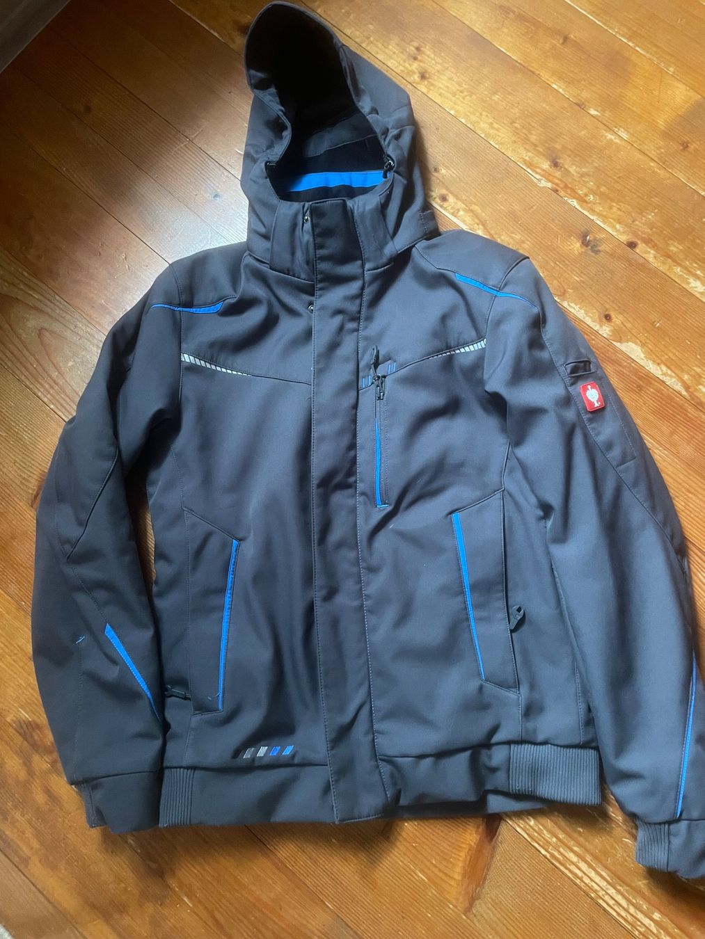 Engelbert Strauss Vestes: Wintersoftshelljacke Engelbert Strauss – D'occasion à Gähwil par leolausemaus