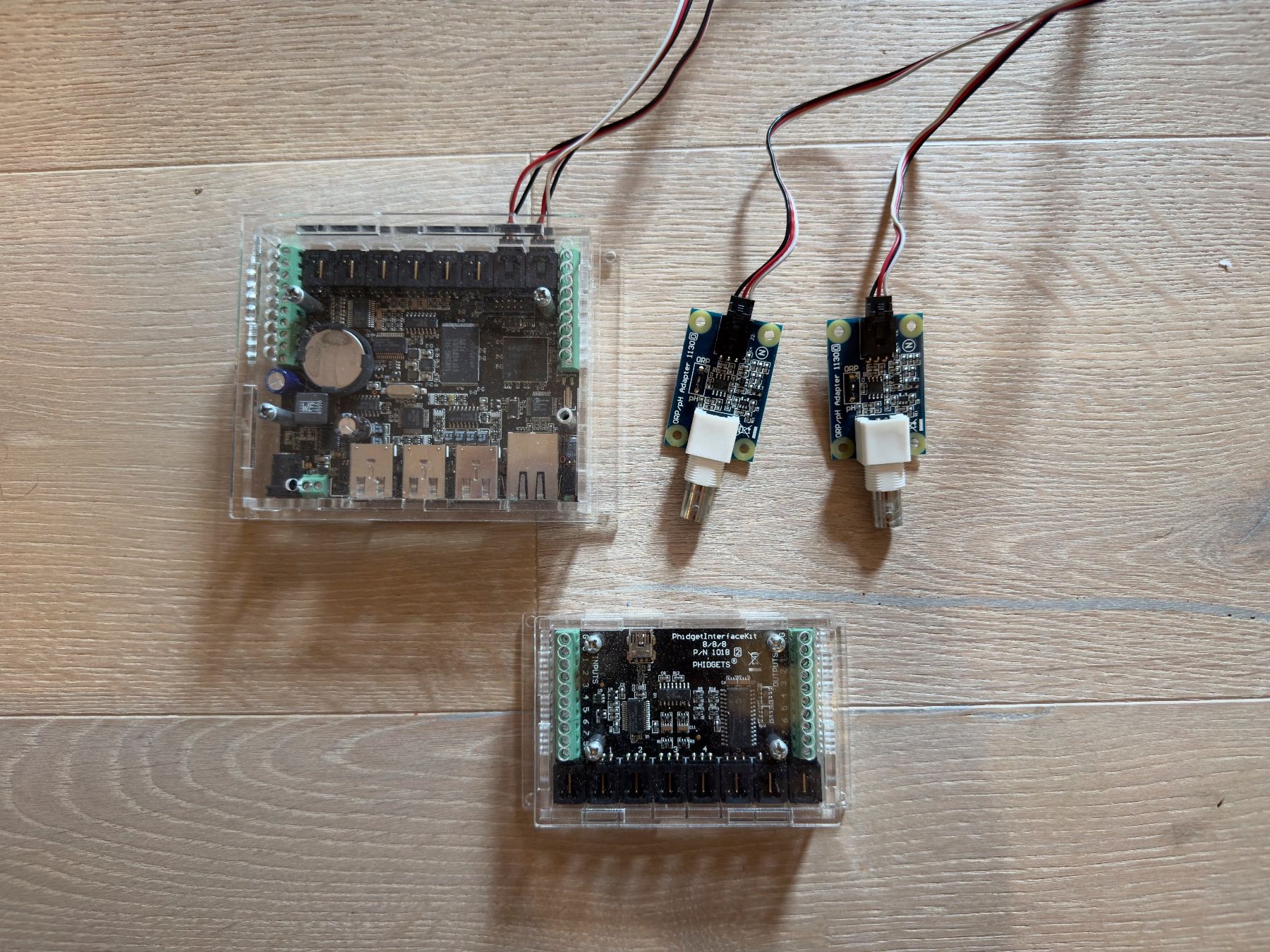Composants électroniques: Phidgets Set: SBC, InterfaceKit 8/8/8, 2x ORP/pH – D'occasion à Uster par q1w2e3