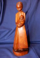 Holzskulptur junge Frau mit Kind, anmutig, schön
