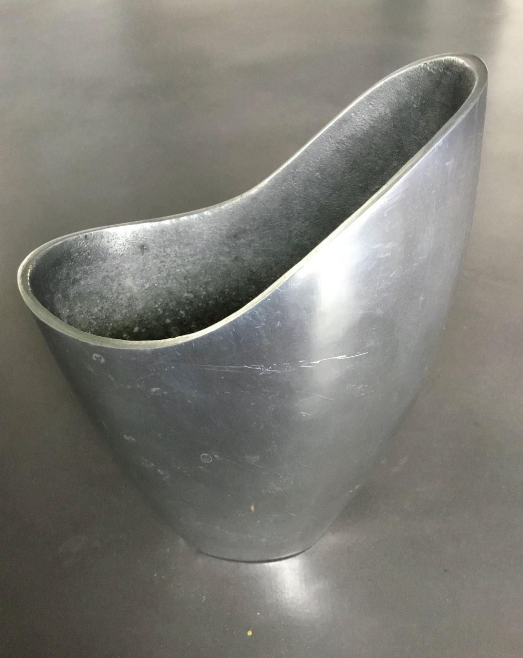 Vasen & Gefässe: Vase / Blumenvase Aluminiumguss – Gebraucht aus Eggersriet von Wiese61 4