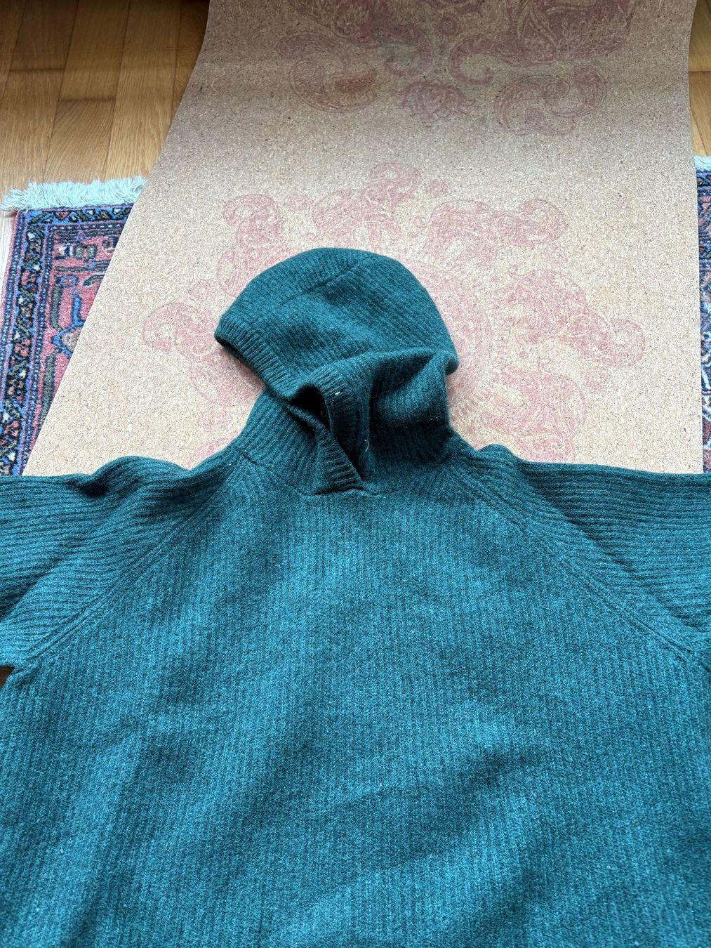 Maglioni & Felpe: Dunkelgrüner Kaputzenpulli – Usato da Olten venduto da mar_dg8p 1