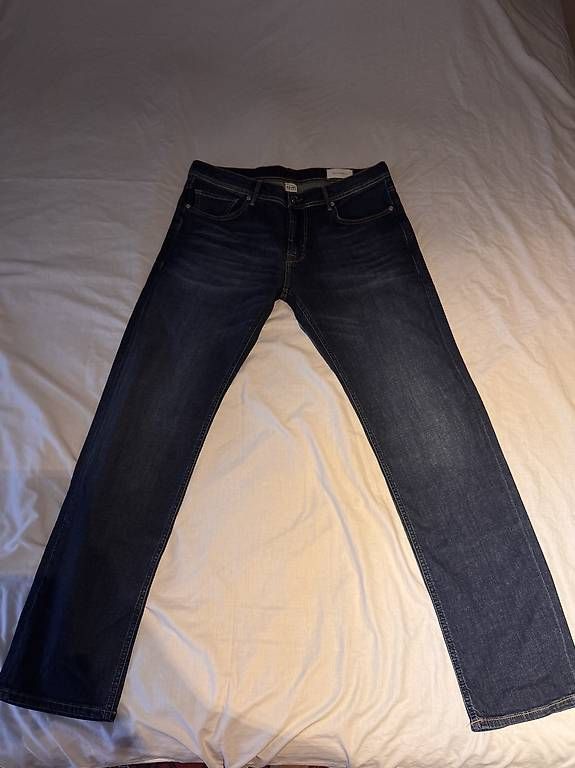 Jeans: Blaue Jeans Baldessarini  – Usato da Regensdorf venduto da Jazmyn307