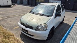 A vendre : voiture de tourisme Toyota Yaris 1.3 (2001)