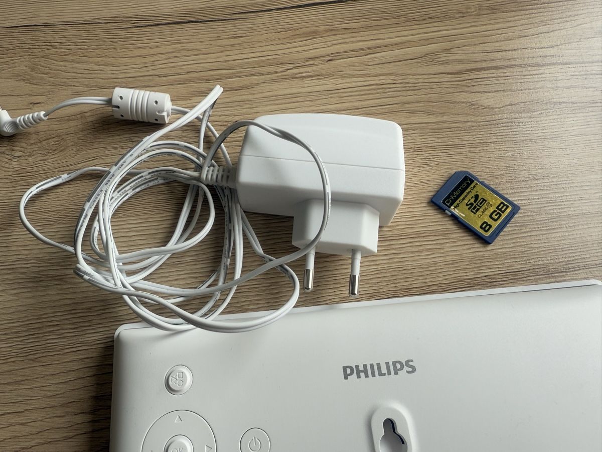 Cornici: Philips Digitaler Bilderrahmen SPF2047/10 mit Netzteil & 8 G – Usato da Wettingen venduto da Ni_la_lo 3
