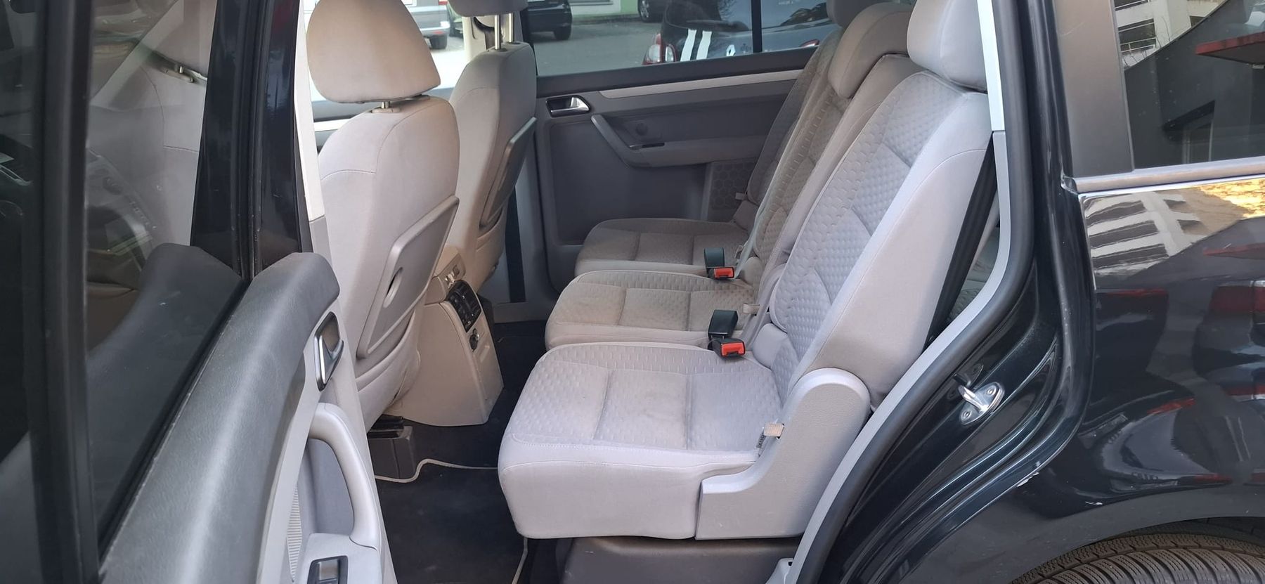 VW Automobili: vw touran 2.0tdi automatic 7places – Usato da Fribourg venduto da marco_pinho 3