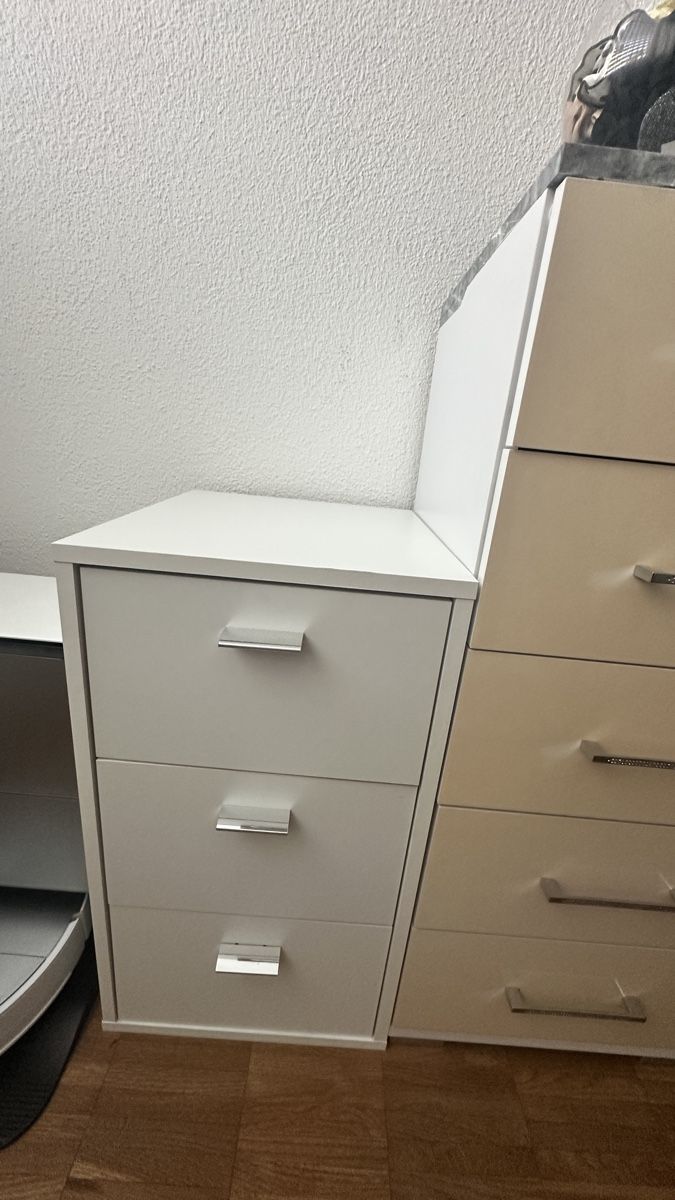 Schminktische: Schmicktisch von Otto + 2 Nachttische – Gebraucht aus Romanshorn von tin_k9vg 4