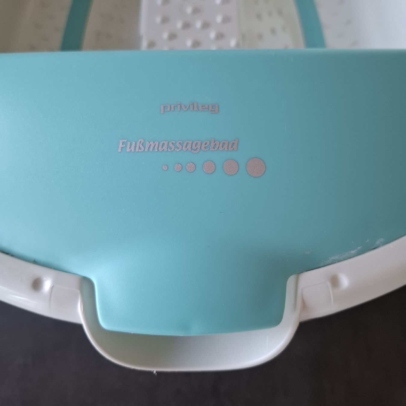 Dispositivi per massaggi: Privileg Fussmassagebad mit Sprudelfunktion, – Usato da Emmen venduto da Tigerlady 1