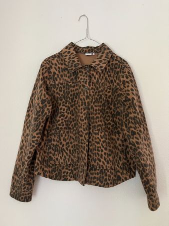 Nümph Jeansjacke im Leo-Look – Gr. 38 – 100 % Baumwolle