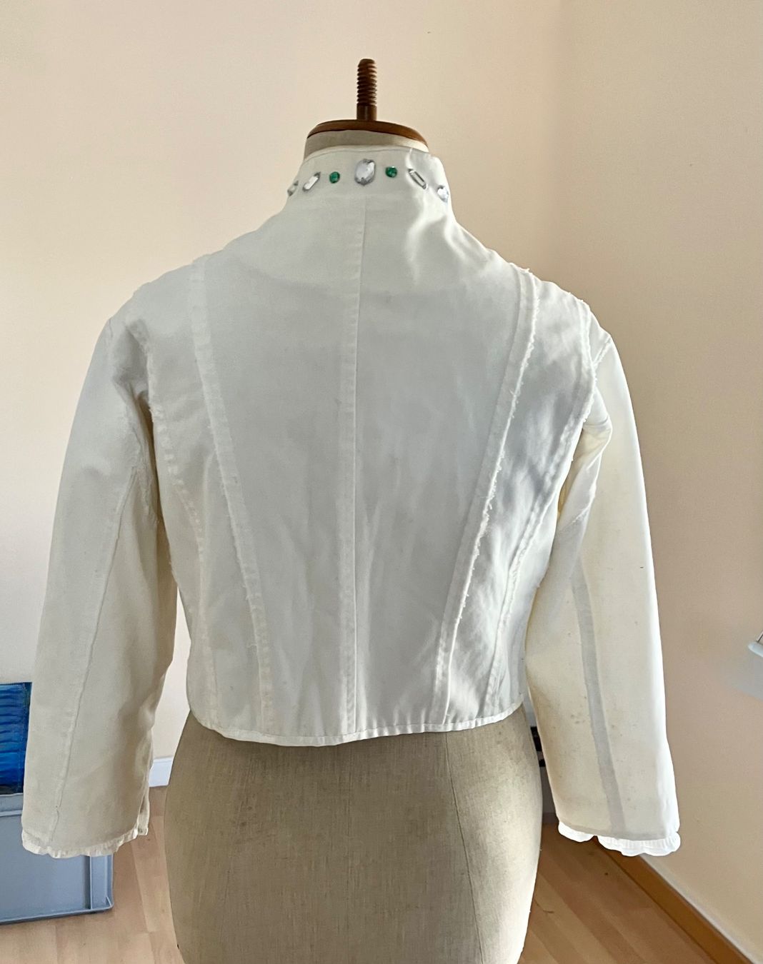 Jacken: Mit Strass-Steinen Handbestickte edle Jacke, 100% Baumwolle – Gebraucht aus Schaffhausen von NinaRicardo 4