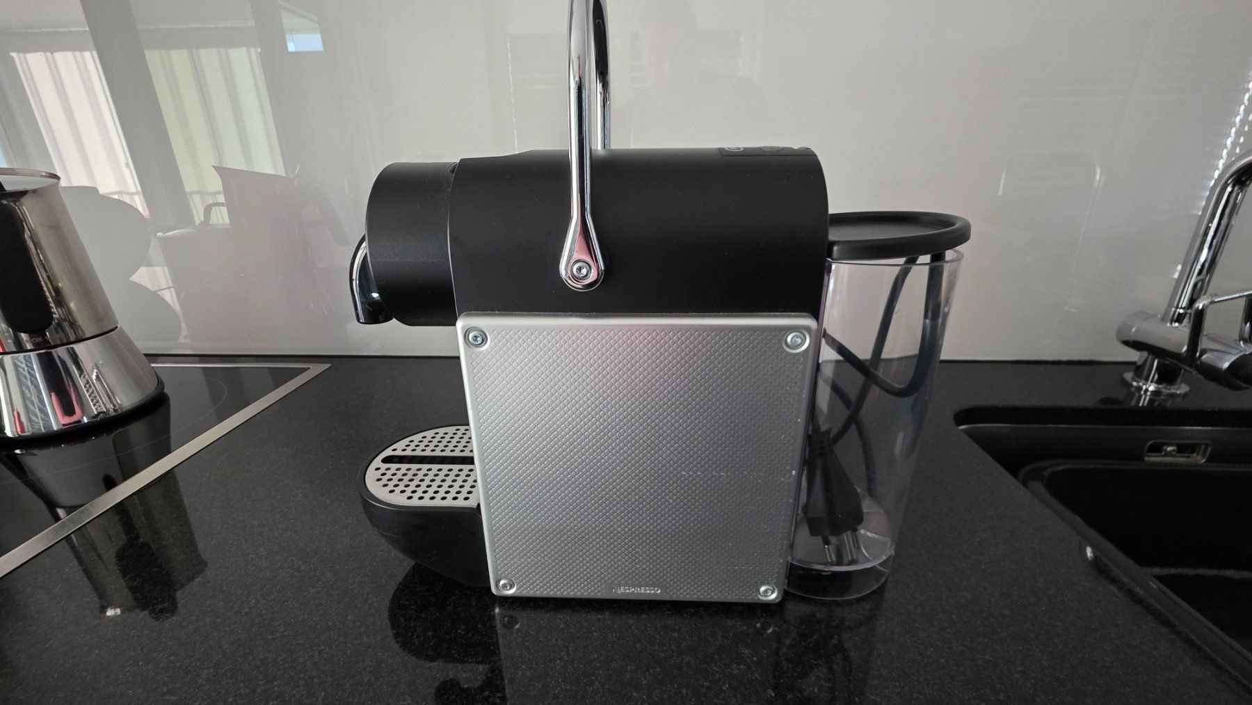 Machines à café & Machines à expresso: Kaffeemaschine Nespresso Pixie schwarz silber – D'occasion à Näfels par jayjay1968 1
