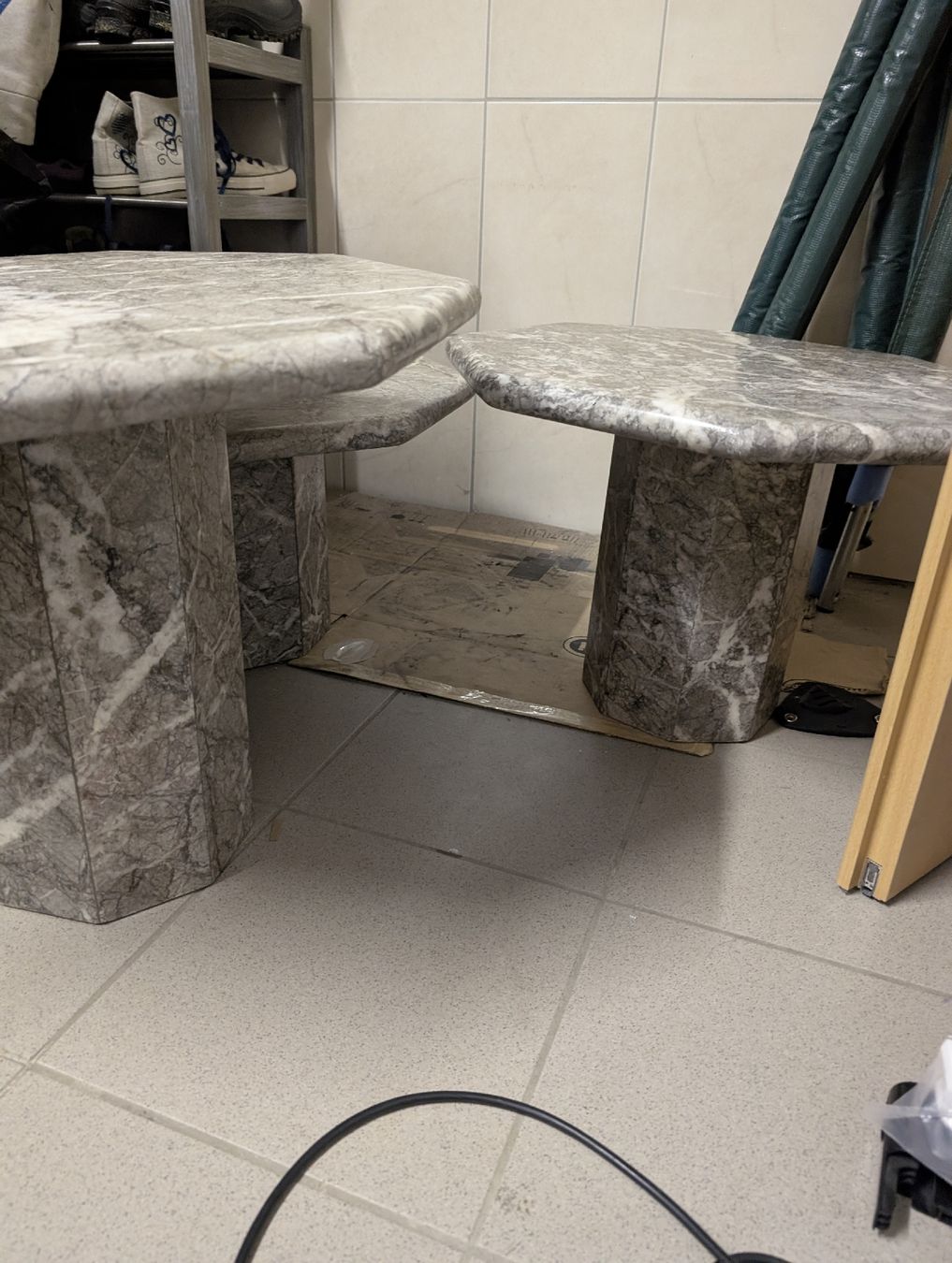 Tische: Marmortisch Massiv 8eckig 3er Set – Gebraucht aus Bettwiesen von cocog1818