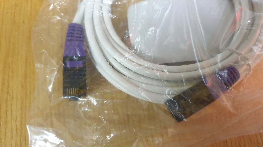 Swisscom Cavi: Internetkabel. LAN. 4m. Neu! – Nuovo e nell'imballaggio originale da Schiers venduto da Pet70 1