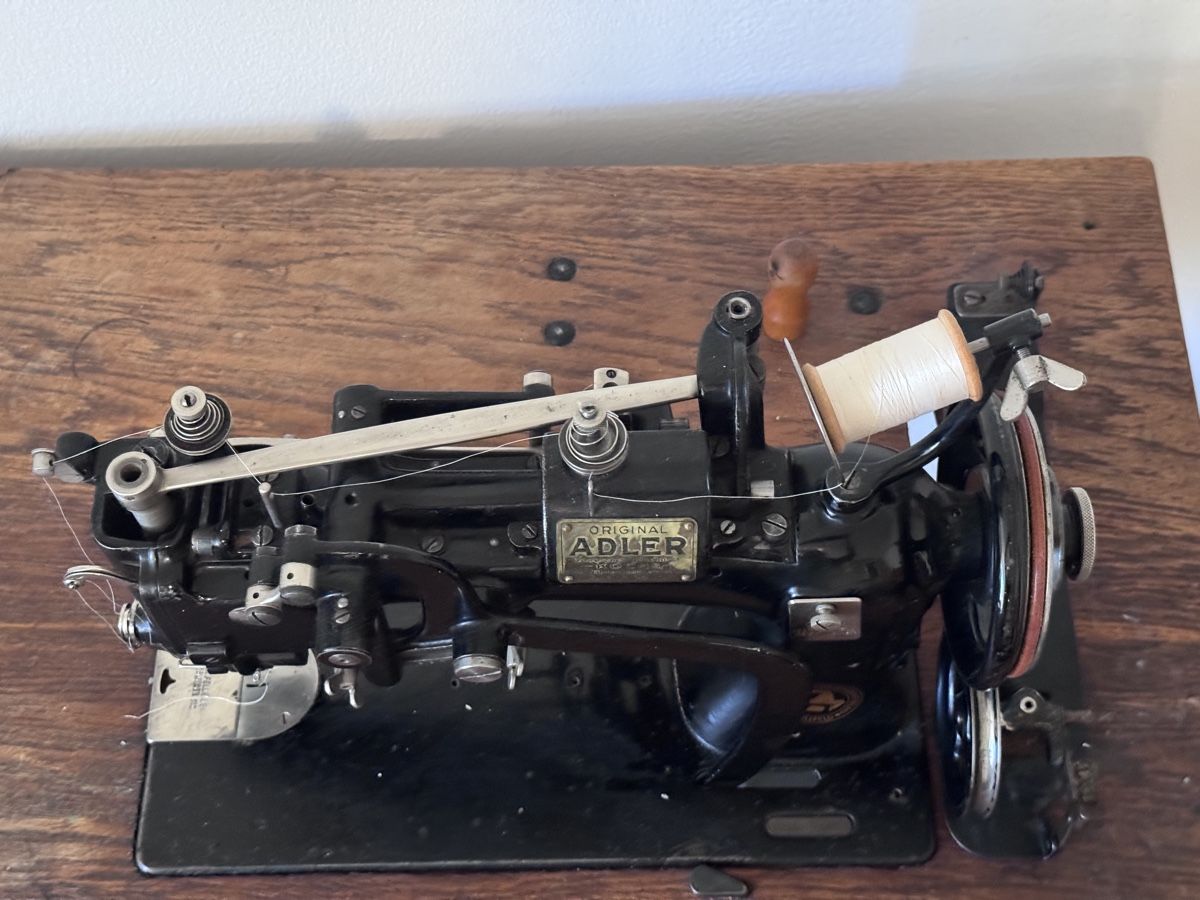 Adler Nähmaschinen: alte Stickmaschine Adler 9-1 – Gebraucht aus Bern von keristophu 8