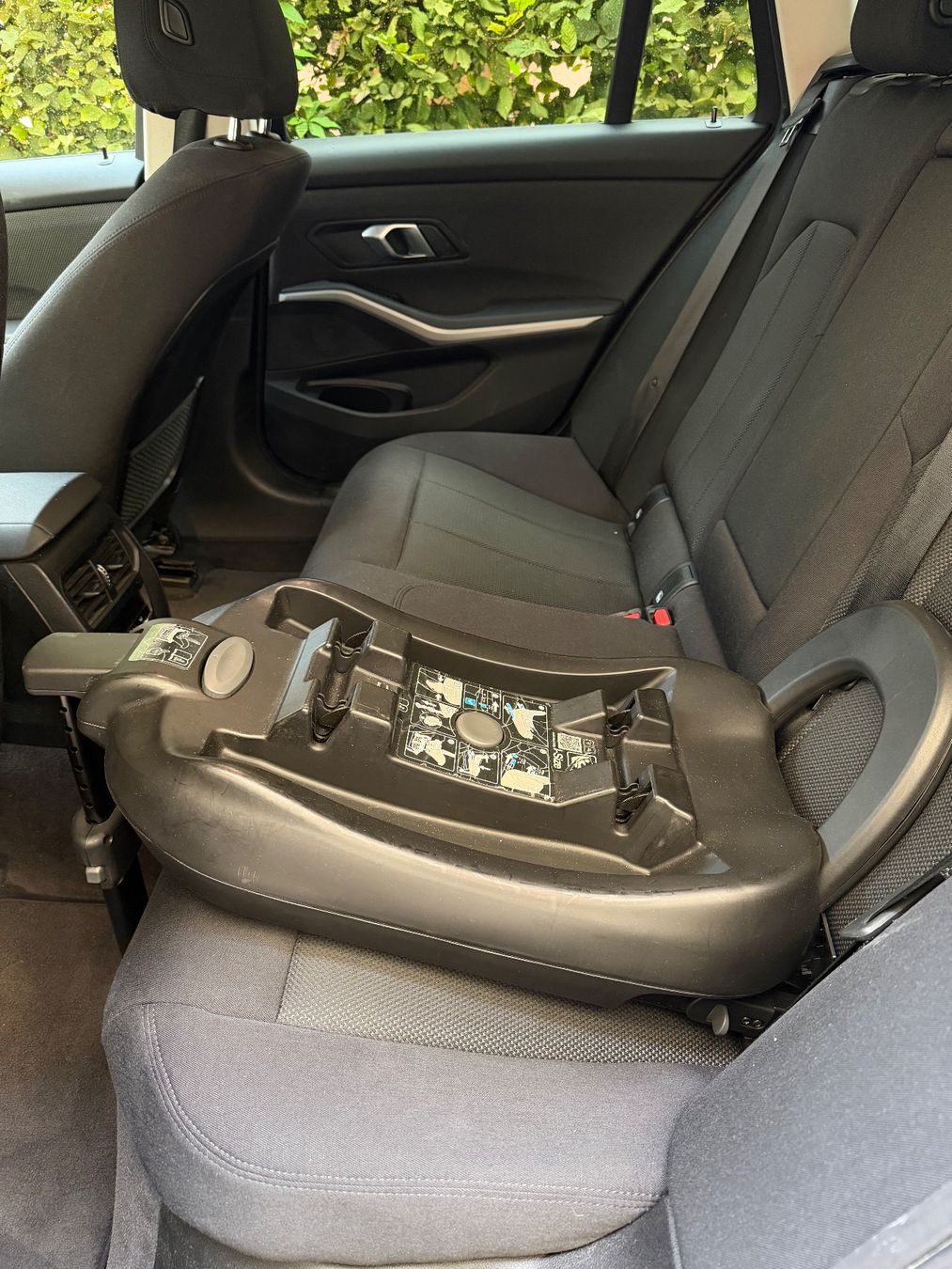 ABC Design Seggiolini per auto: Babyschale Tulip i-Size black + Isofix Base Root – Usato da Schaffhausen venduto da jazzmin1306 4