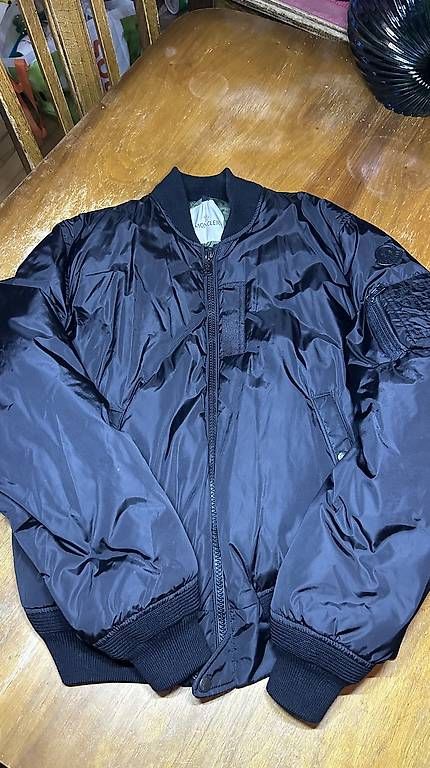 Giacche: Moncler Bomberjacke Schwarz  – Usato da Zug venduto da Louis.H63
