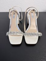 Elegante Sandaletten mit Strassbesatz – neu, ungetragen