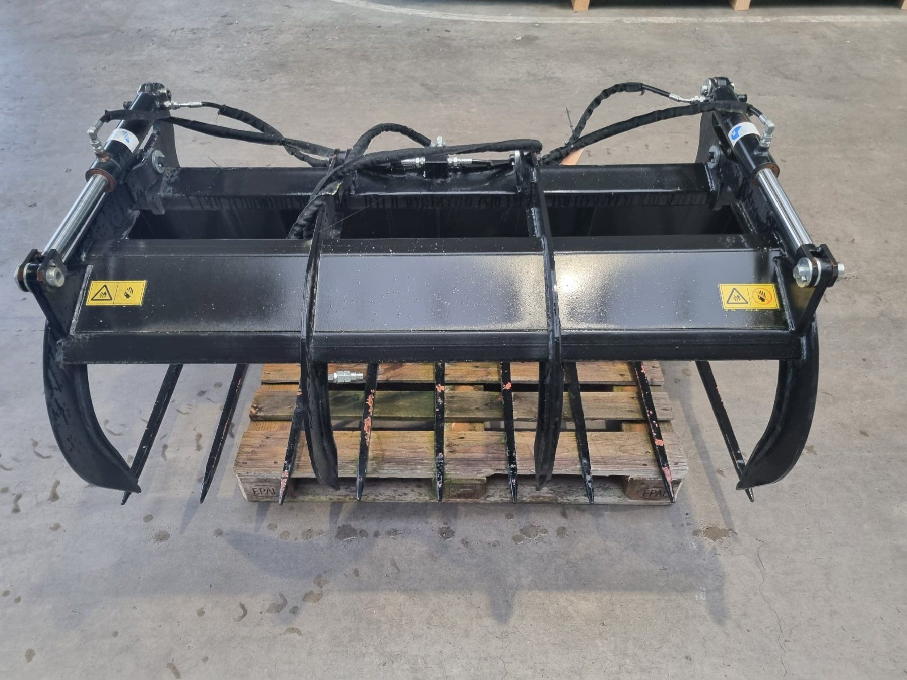 Manitou Caricatori: MANITOU Dunggabel mit Greifer – Nuovo e nell'imballaggio originale da Balterswil venduto da AgrarLandtechnik