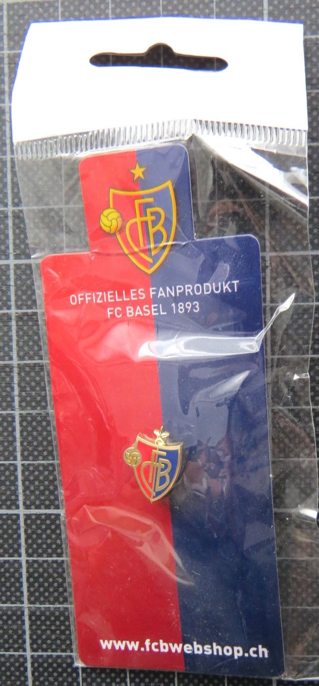 FC Basel Placchette & Badge: Original FC Basel Pin – Nuovo e nell'imballaggio originale da Ettingen venduto da campione_1 1