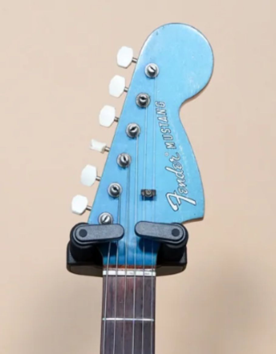 Fender Strumenti musicali: Fender Mustang 1968 Competition Burgundy – Usato da Rorbas venduto da Lachmuths 4