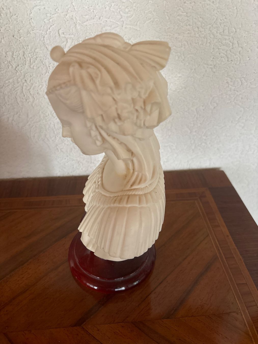 Statuette: Alabaster  Damenbüste Büste mit Marmor Sockel emailiert – Usato da Thun venduto da Studi1974 1