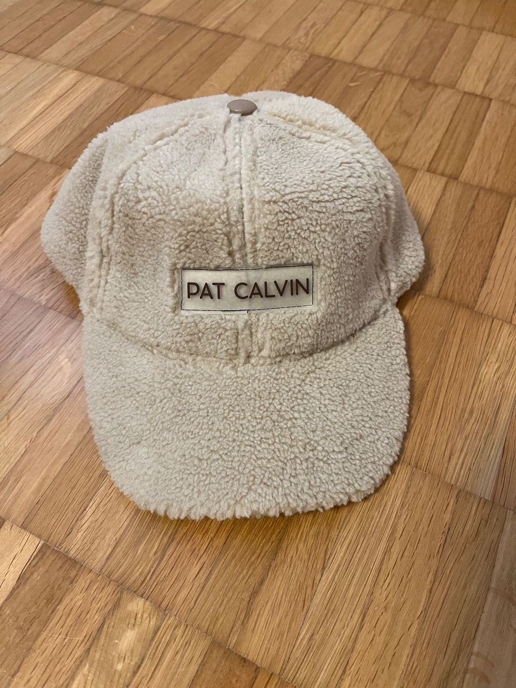 Copricapi, berretti & cappellini: Pat Calvin Teddy Cap beige kuschelig – Usato da Jona venduto da Good_luck1_ 1