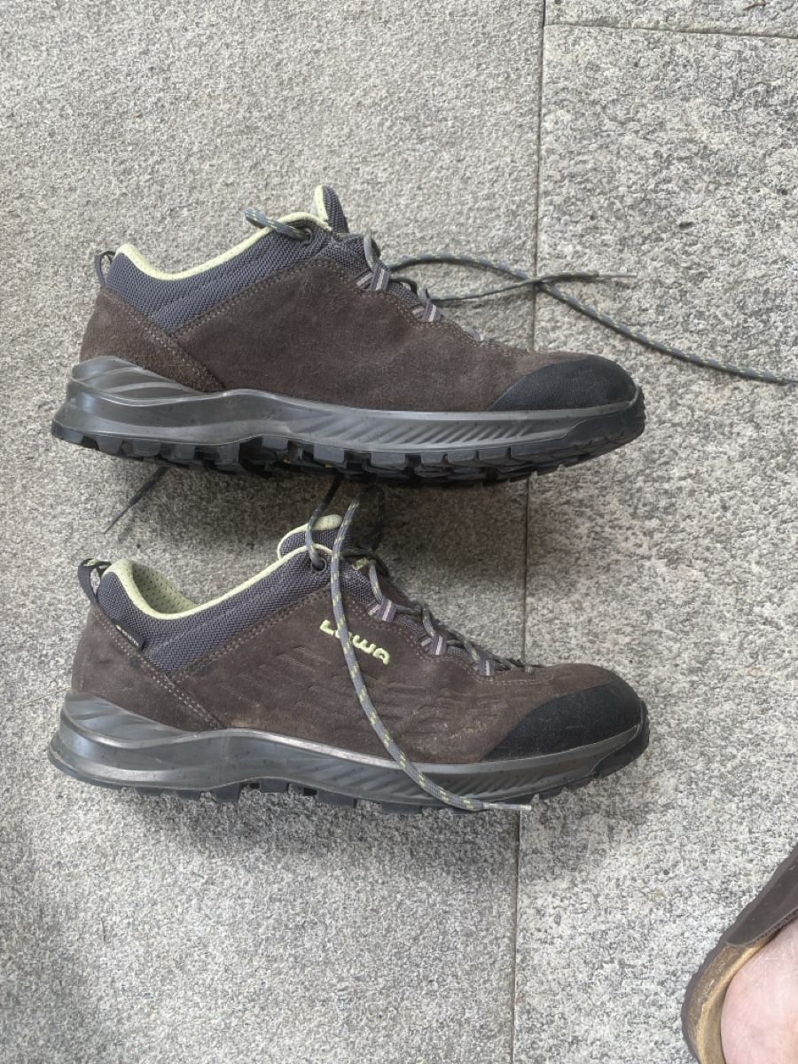 Lowa Chaussures femmes: Halbhohe Wanderschuhe Grösse 41 – D'occasion à Stettlen par Hansj 1