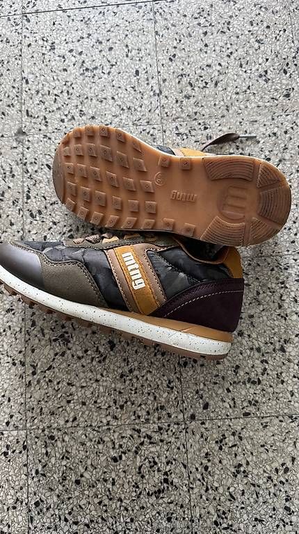Scarpe per ragazzi: sneaker turnschuhe grösse 33 – Usato da Kriens venduto da aneja 1