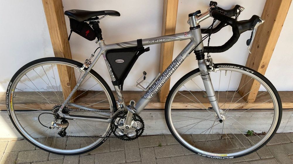 Cannondale r600 road deals bike