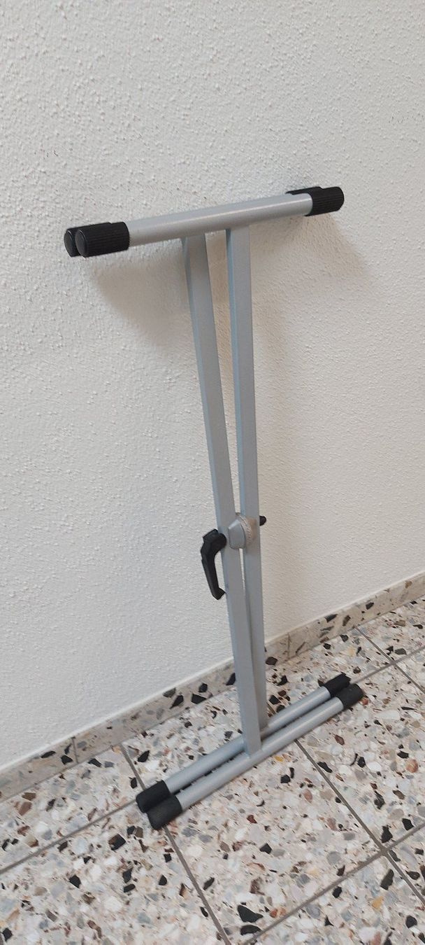 Supporti per strumenti musicali & leggii: BSX keyboardständer Silber – Usato da Glattbrugg venduto da Swissmusik 2