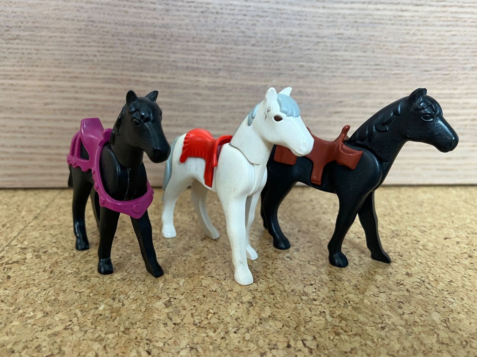 Playmobil Spielzeuge: Playmobil - 3x Pferd mit Sattel – Gebraucht aus Grosswangen von Vita500 2