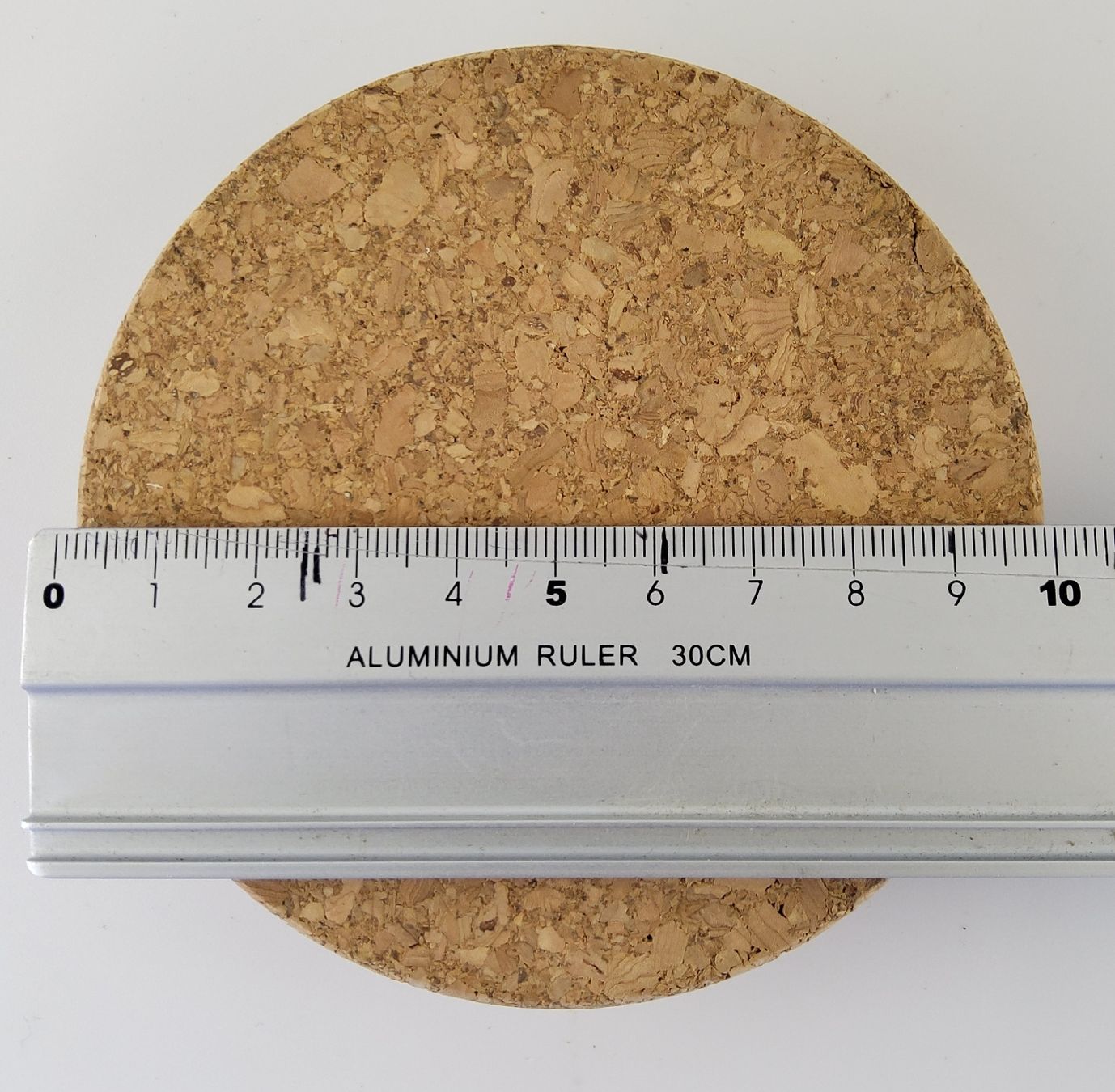 Flaschenöffner & -verschlüsse: 10x Kork-Untersetzer / Korkscheiben rund ca. 10 cm – Gebraucht aus Winterthur von eob_fw5j 5