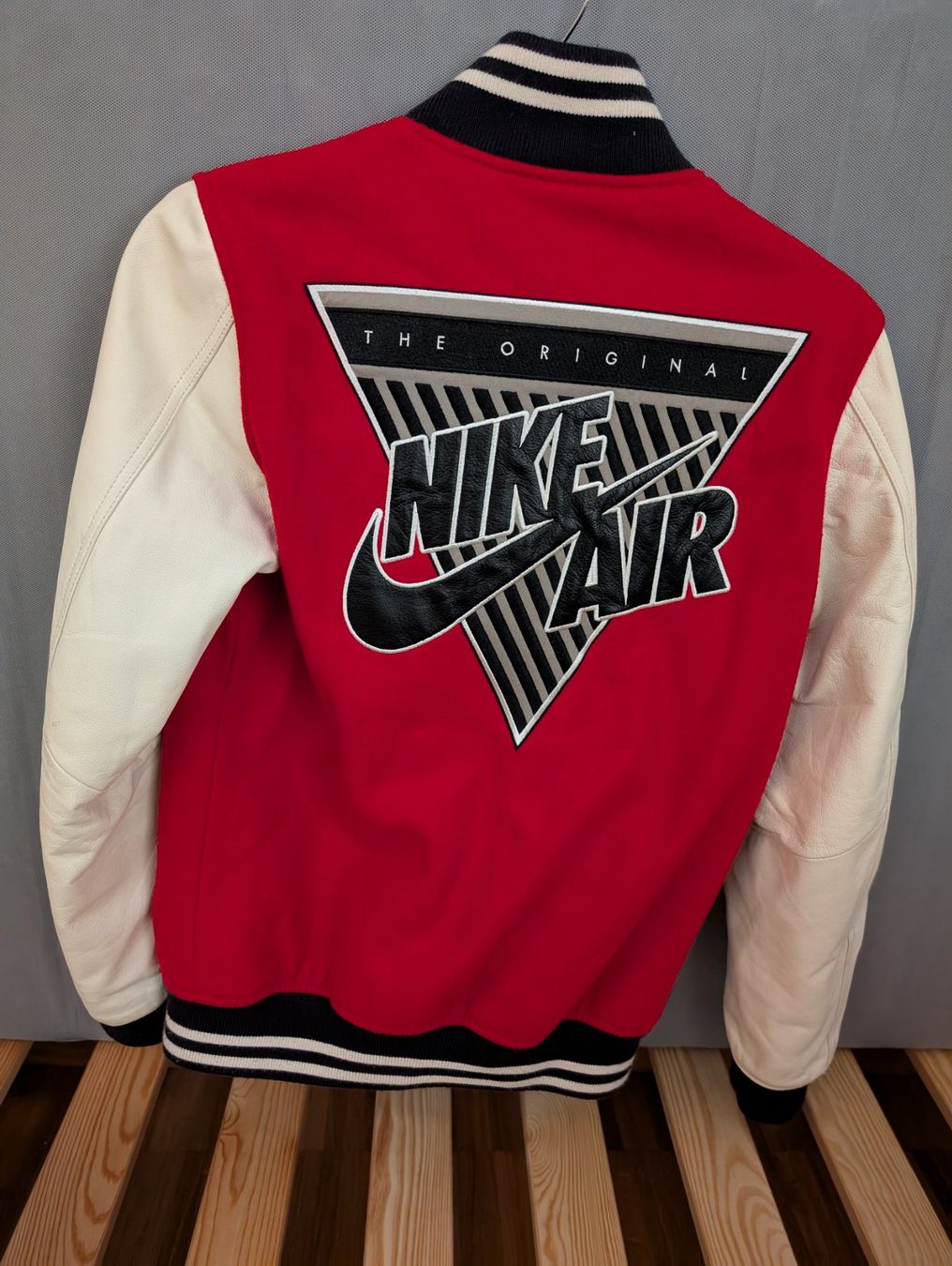 Nike Giacche: Nike Air Bomber Destroyer Jacket Red Varsity College Size S – Usato da Hünenberg See venduto da SpecialEditionGaming