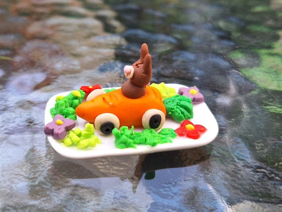 Case e mobili per bambole: Handmade Hase im Rüebliauto Kuchen – Nuovo (secondo la descrizione) da Zürich venduto da HandmadeTinyFood 2