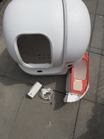 Katzenklo selbstreinigend weiss mit Zubehoer guter Zustand