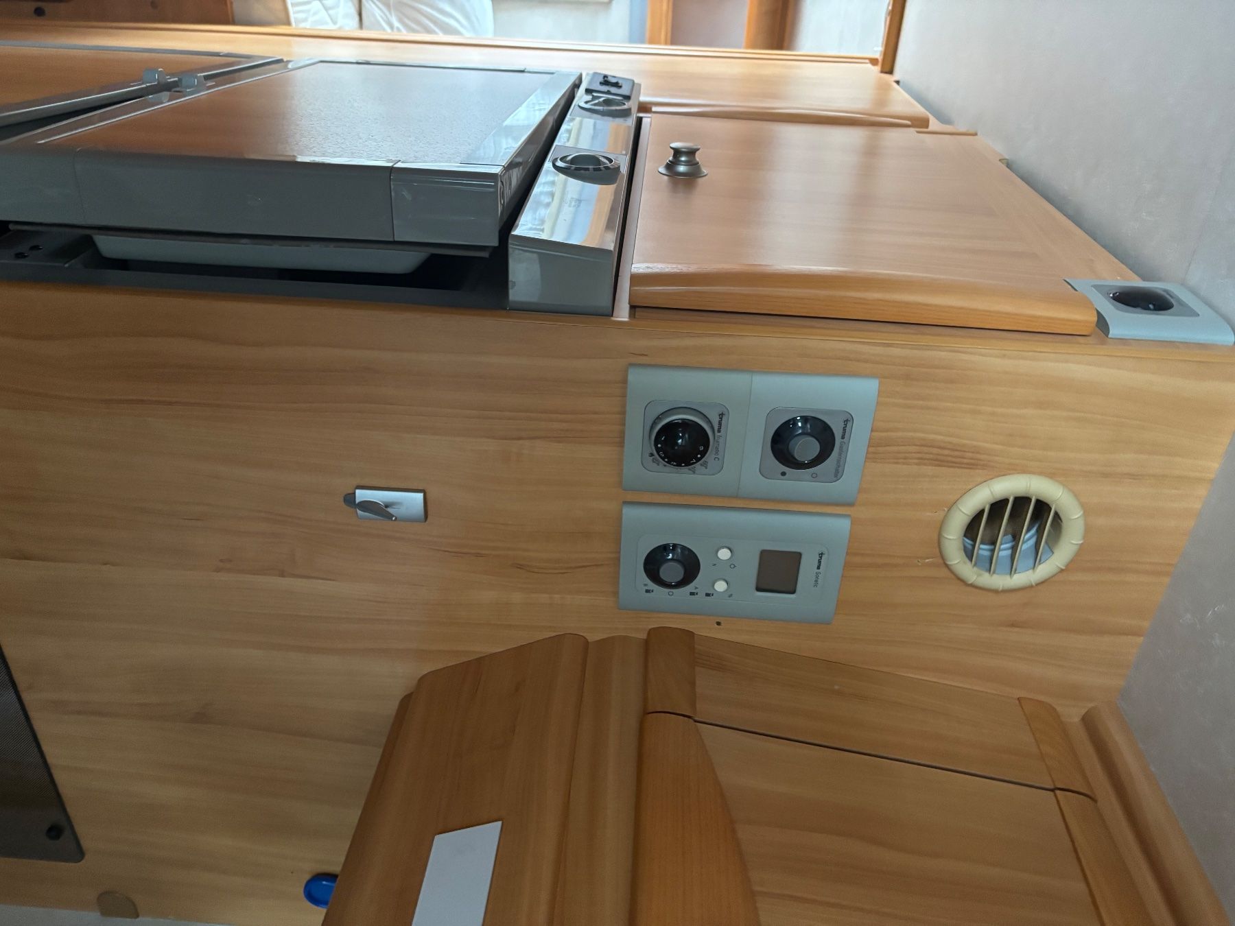 Adria Camping Fahrzeuge: Wohnmobil Adriatik 680 Sp – Gebraucht aus Uznach von ilor01 5
