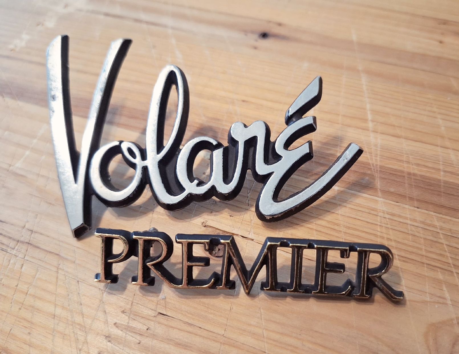 Plymouth Alle Autoersatzteile: Mopar Plymouth Volare Embleme – Gebraucht aus Triesen von BLACKSHEEP75