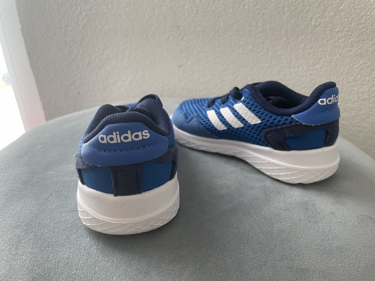 Adidas Scarpe per ragazzi: Neue Kinder Adidas Schuhe – Nuovo (secondo la descrizione) da Uzwil venduto da sul_svh6 2