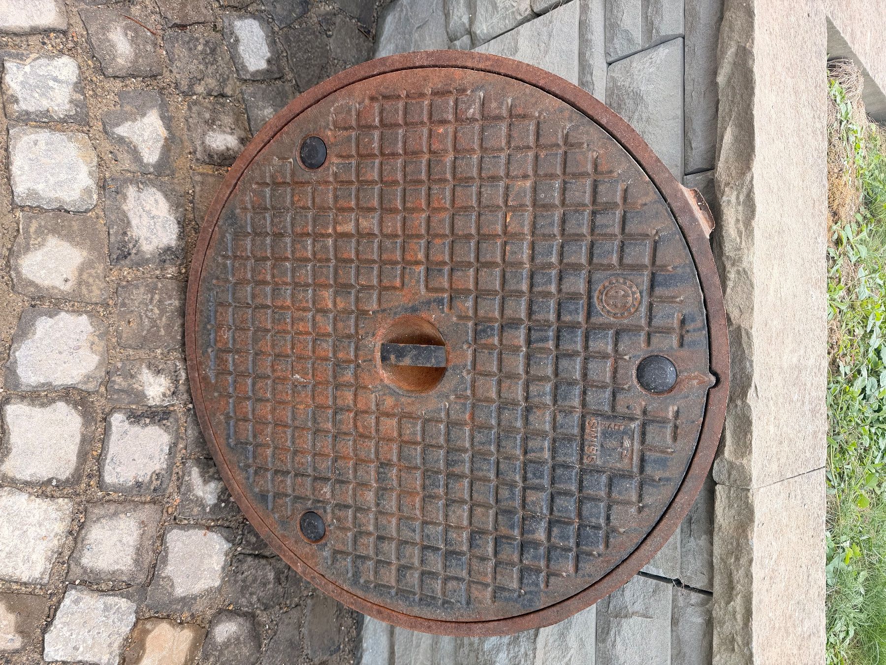 Piatti di portata: Schachtdeckel Gusseisen – Usato da Eglisau venduto da eglisau83