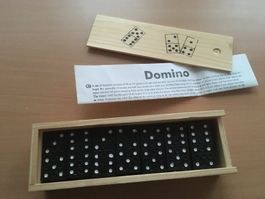 Domino – Spiel in Holzschachtel