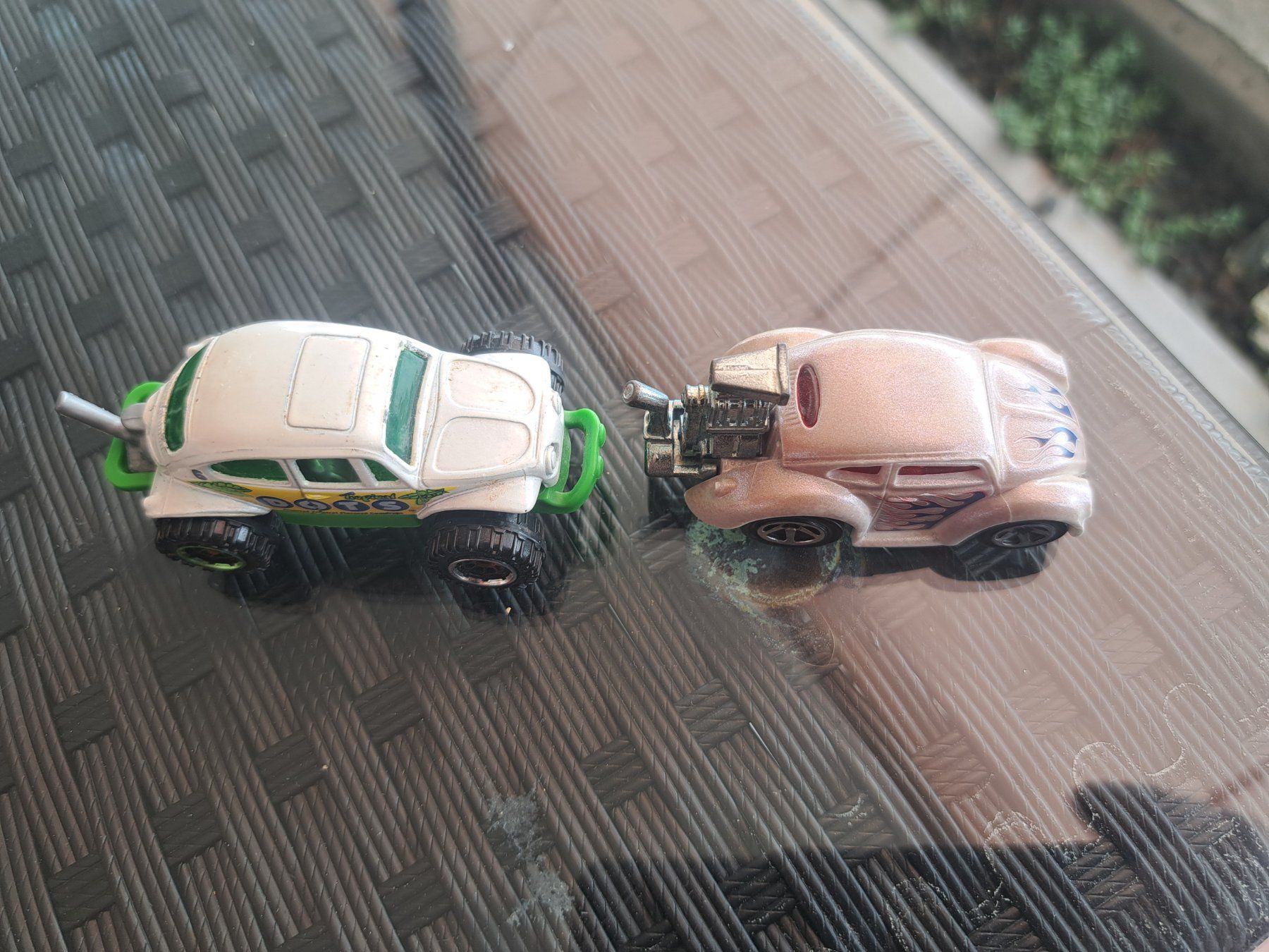 Hot Wheels Voitures modèles: 2x Hot Wheels Käfer ab 8.- – D'occasion à Emmenbrücke par bikesandmore75 1