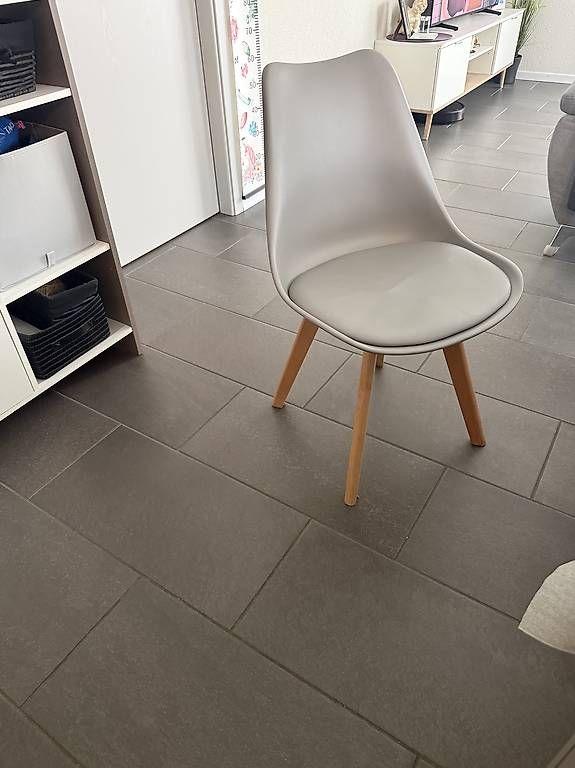 Sedie: Chaises – Usato da Collombey venduto da igor.pavlov