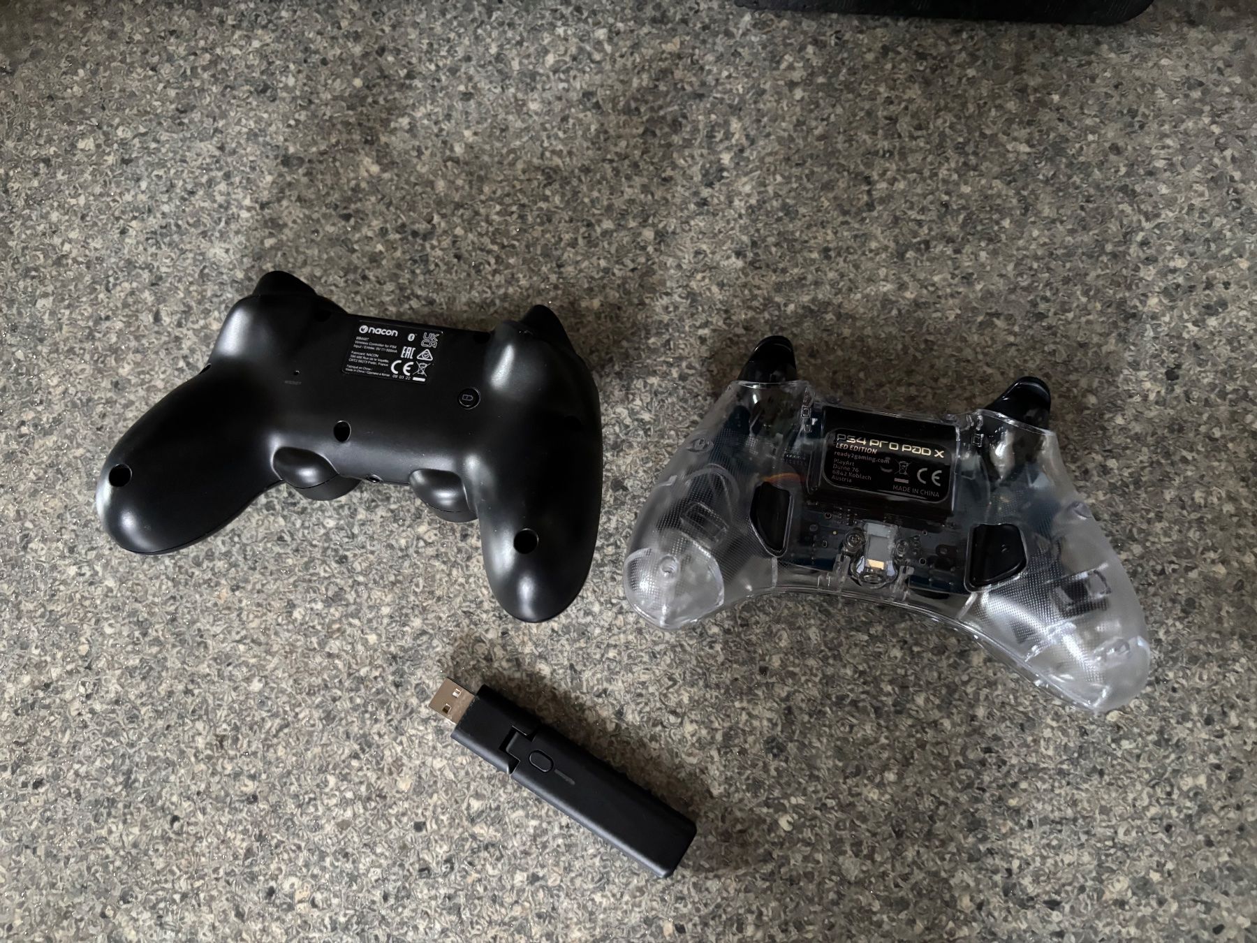 Controller: Zwei Controller PlayStation – Usato da Bern venduto da raupenimmersatt 1